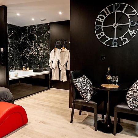 * Love Room Jacuzzi * Aubie-et-Espessas Exterior foto