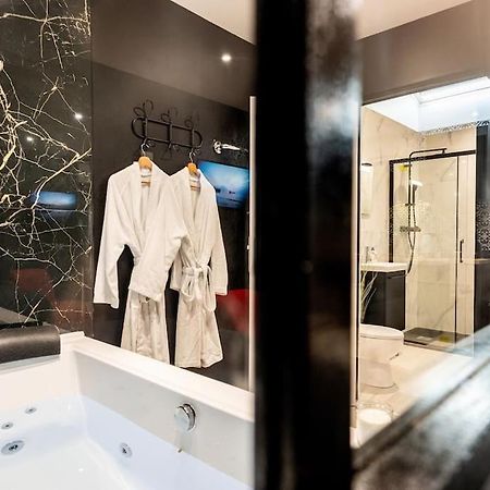 * Love Room Jacuzzi * Aubie-et-Espessas Exterior foto
